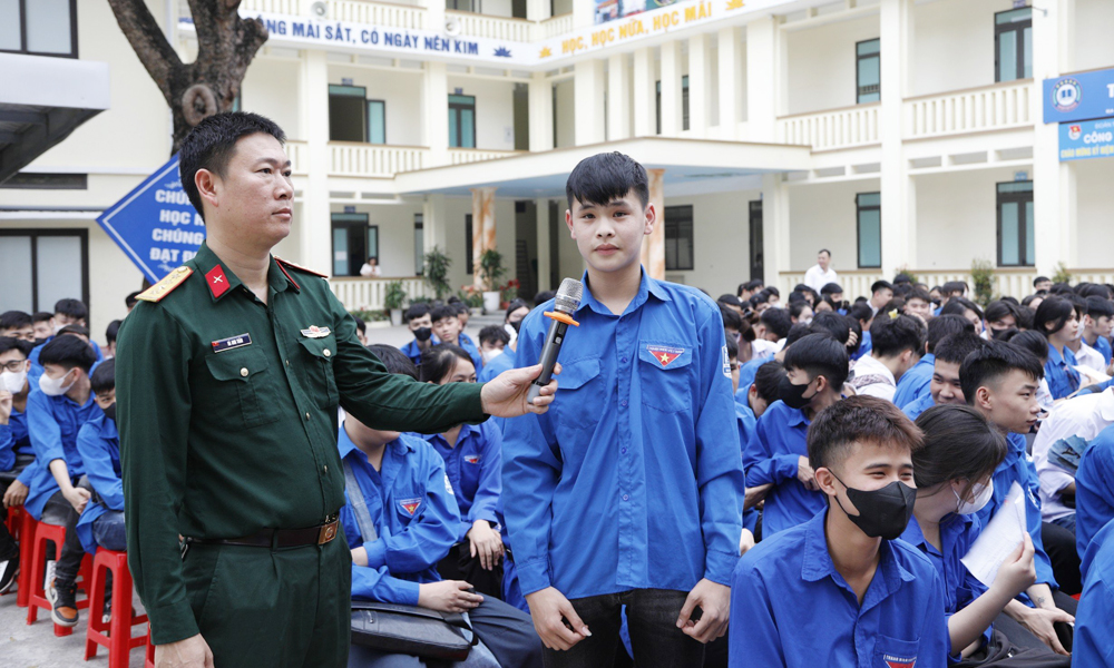 TP Bắc Giang: Hơn 3 nghìn học sinh được tư vấn tuyển sinh quân sự