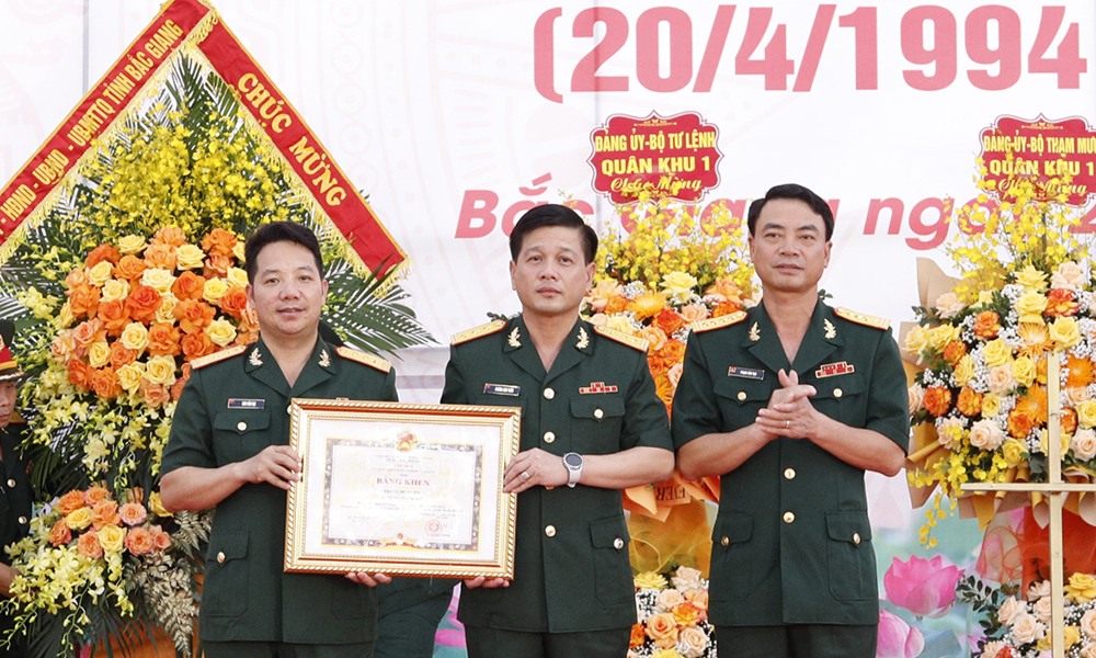 Trung đoàn 831 (Bộ CHQS tỉnh Bắc Giang) kỷ niệm 30 năm ngày truyền thống