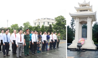 Các đồng chí lãnh đạo tỉnh Bắc Giang dâng hương tưởng niệm các Anh hùng liệt sĩ