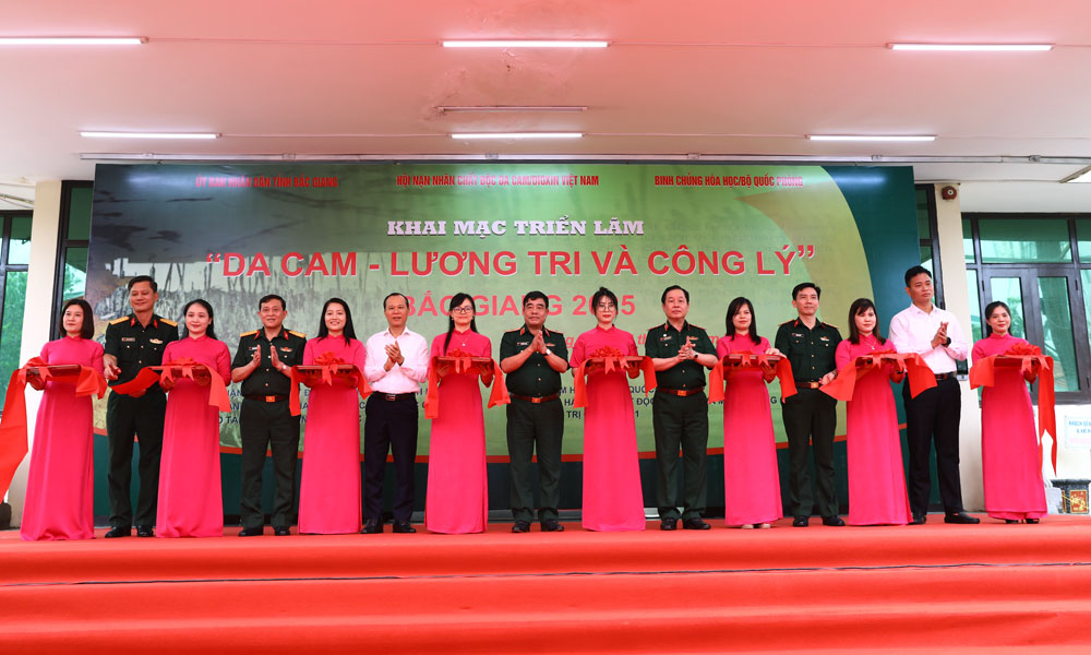  Bắc Giang: Khai mạc triển lãm “Da cam - Lương tri và công lý”