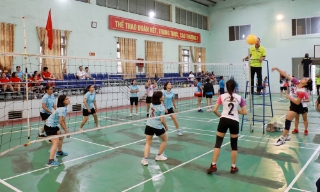 Bắc Giang: Gần 300 vận động viên tham gia Giải Bóng chuyền hơi công chức, viên chức, lao động