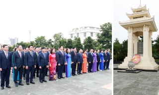Các đồng chí lãnh đạo tỉnh Bắc Giang, Bắc Ninh dâng hương tưởng niệm các Anh hùng liệt sĩ