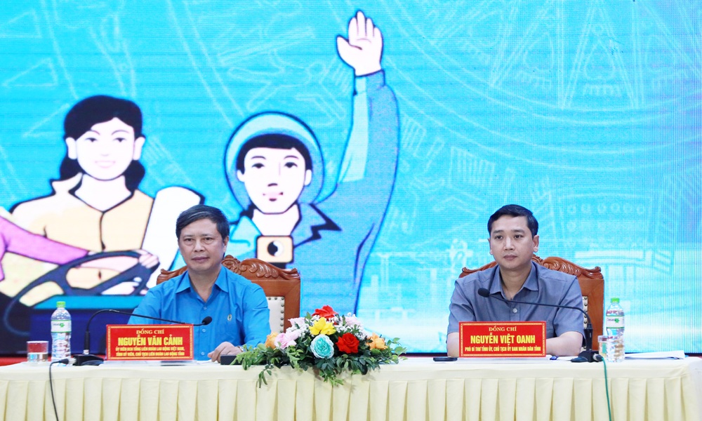  Chủ tịch UBND tỉnh Nguyễn Việt Oanh đối thoại, chỉ đạo giải quyết nhiều vấn đề liên quan đến công nhân 