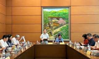 Đại biểu Quốc hội tỉnh Bắc Giang thảo luận tại tổ về một số dự án luật