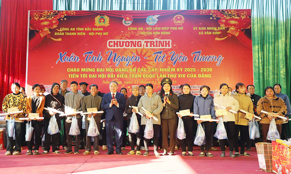  Công an tỉnh Bắc Giang tổ chức chương trình “Xuân tình nguyện - Tết yêu thương” tại Sơn Động