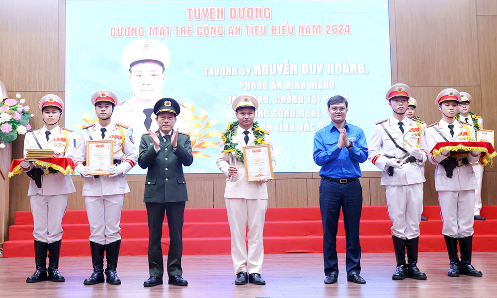  Thượng úy Nguyễn Duy Hoàng: “Gương mặt trẻ công an tiêu biểu” toàn quốc