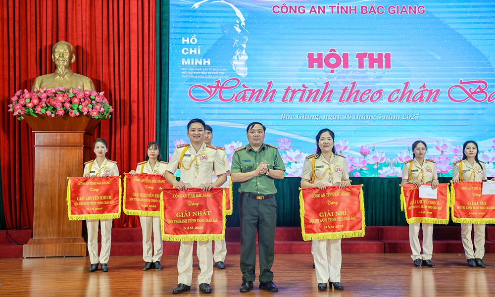  Hội thi “Hành trình theo chân Bác”: Thanh niên, phụ nữ Phòng Cảnh sát giao thông giành giải Nhất