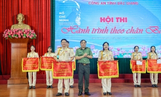 Hội thi “Hành trình theo chân Bác”: Thanh niên, phụ nữ Phòng Cảnh sát giao thông giành giải Nhất