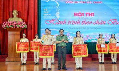  Hội thi “Hành trình theo chân Bác”: Thanh niên, phụ nữ Phòng Cảnh sát giao thông giành giải Nhất