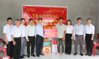 Đoàn Luật sư tỉnh hỗ trợ kinh phí xây dựng nhà cho hộ khó khăn tại huyện Lục Ngạn