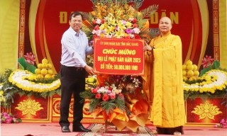  Phó Chủ tịch UBND tỉnh Bắc Giang Phan Thế Tuấn chúc mừng Đại lễ Phật đản tại chùa Vĩnh Nghiêm