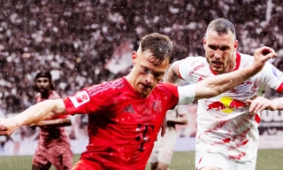 Bayern Munich rơi chiến thắng phút cuối ở vòng 32 Bundesliga