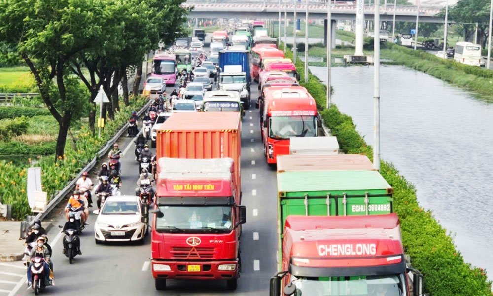  Kiến nghị Bộ Xây dựng tách làn xe cơ giới và thô sơ trên quốc lộ