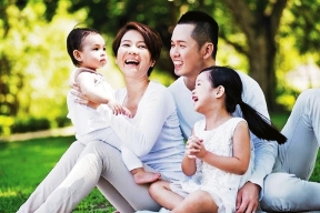 Bộ Chính trị yêu cầu nghiên cứu chính sách hỗ trợ phụ nữ sinh đủ 2 con trước 35 tuổi