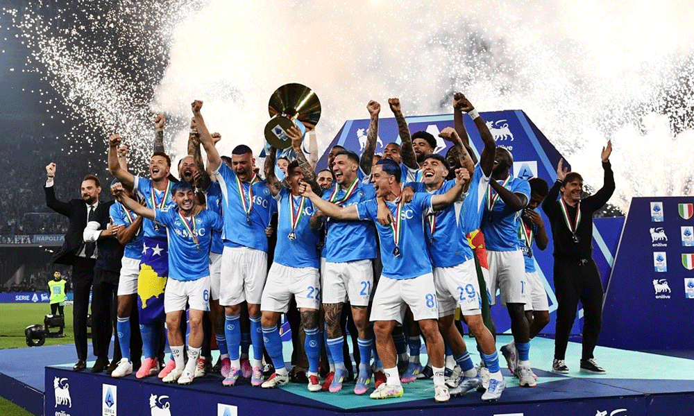  2 cựu sao MU ghi bàn, Napoli vô địch Serie A 2024/2025