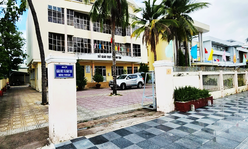  Hơn 100 giáo viên hợp đồng ở Bình Thuận bỗng bị hạ bậc lương