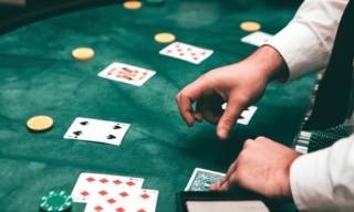 Tham gia đánh bạc, phó công an phường bị tước danh hiệu Công an nhân dân