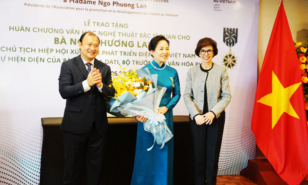  Tiến sĩ Ngô Phương Lan được trao tặng Huân chương Văn học Nghệ thuật của Pháp