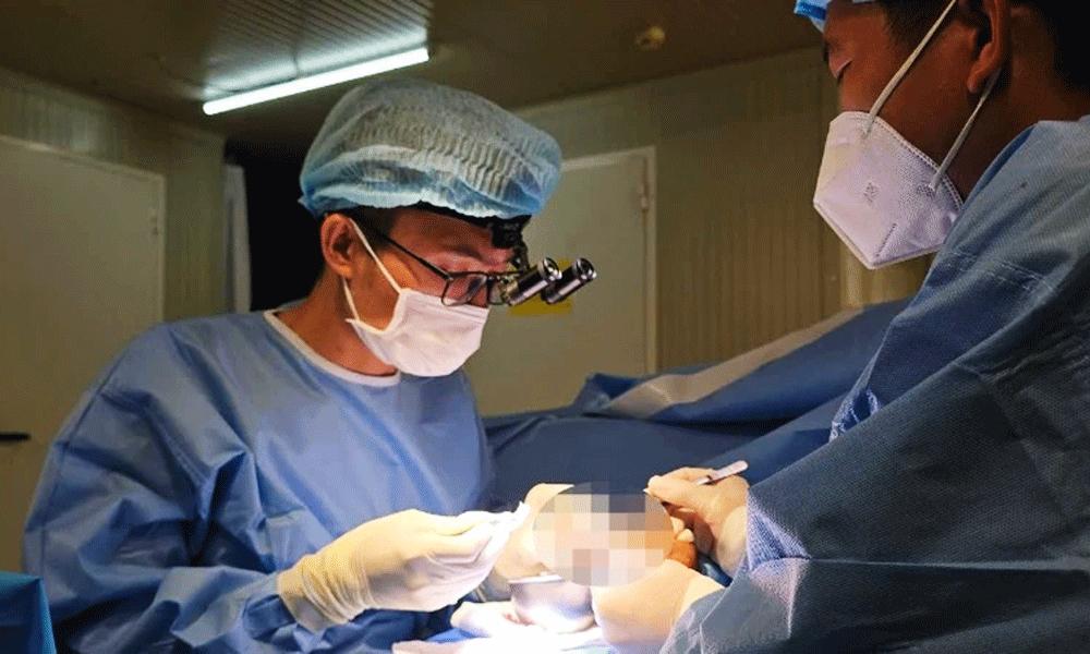  Bệnh viện dã chiến Việt Nam cấp cứu thành công ca tổn thương phức tạp 