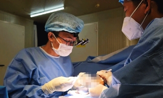 Bệnh viện dã chiến Việt Nam cấp cứu thành công ca tổn thương phức tạp 