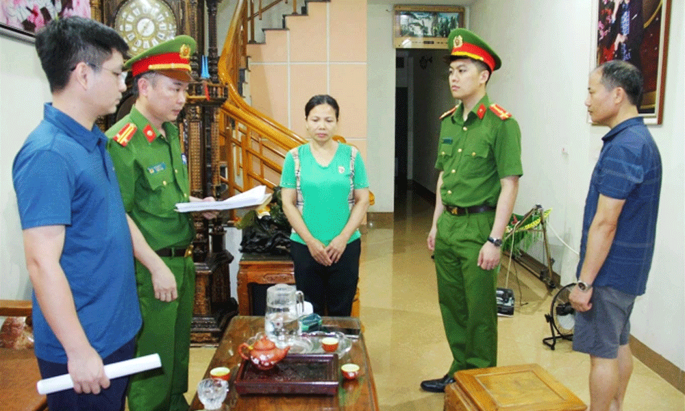  Ba người bị khởi tố vì bán 350 tấn giá đỗ ngâm nước kẹo