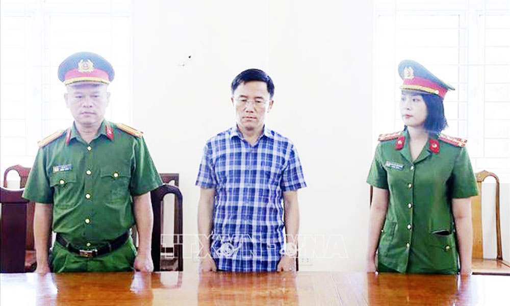  Khởi tố cựu Chủ tịch UBND xã để hỏng hơn 260 tấn xi măng xây dựng nông thôn mới