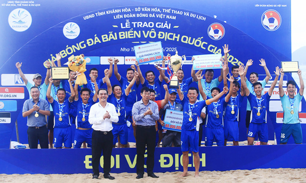  Khánh Hòa đăng quang Giải Bóng đá bãi biển vô địch quốc gia 2025