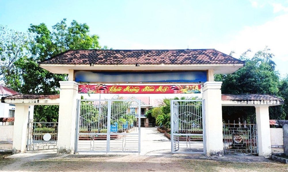  Kỷ luật hiệu trưởng gửi ảnh nhạy cảm trong nhóm Zalo của trường