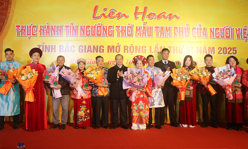  Bắc Giang: Liên hoan "Thực hành tín ngưỡng thờ Mẫu Tam phủ của người Việt"