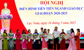 Lục Nam khen thưởng nhiều tập thể, cá điển hình tiên tiến ngành giáo dục
