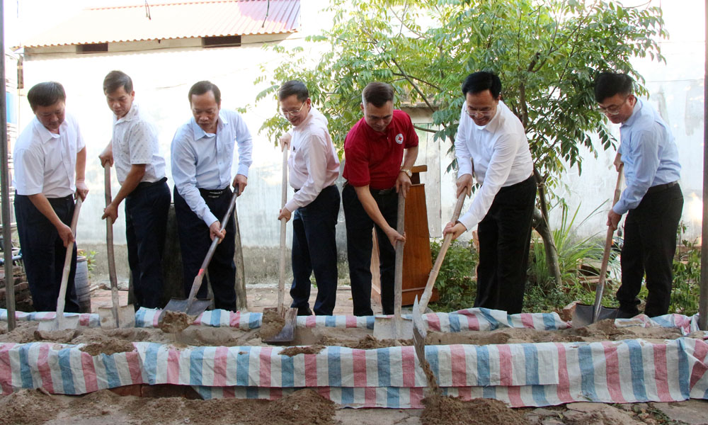  Hội Chữ thập đỏ tỉnh khởi công xây dựng nhà cho hộ có hoàn cảnh khó khăn tại huyện Yên Thế