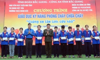 Bắc Giang: Hướng dẫn kỹ năng phòng cháy, chữa cháy cho học sinh