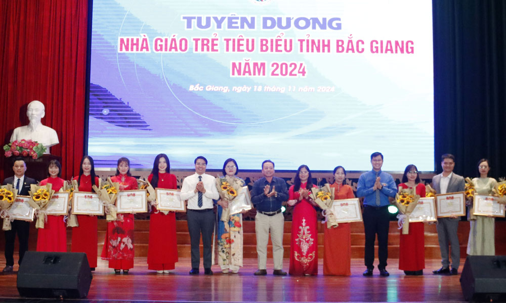  Tuyên dương "Nhà giáo trẻ tiêu biểu", "Học sinh 3 tốt", "Học sinh 3 rèn luyện" năm 2024