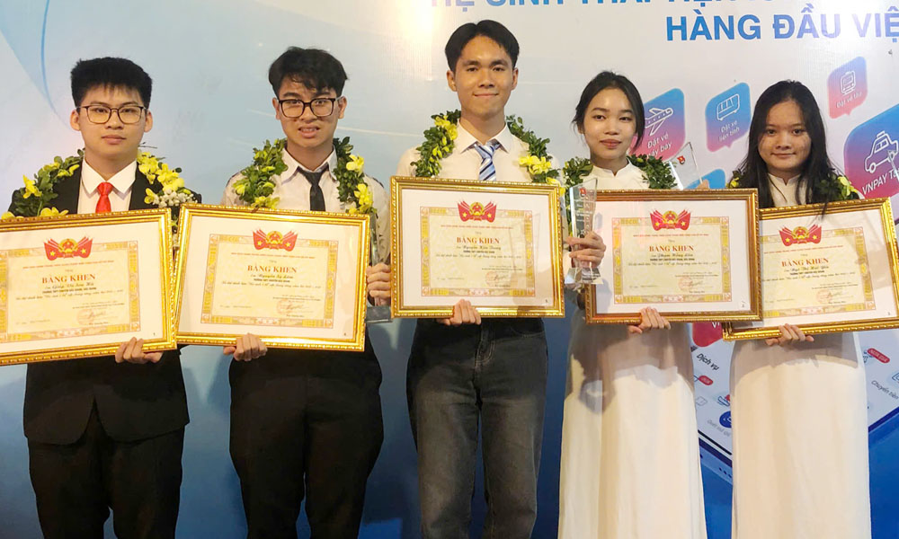  Bắc Giang: 5 cá nhân được tuyên dương "Học sinh 3 tốt" và 1 sinh viên được trao giải thưởng "Sao tháng Giêng"