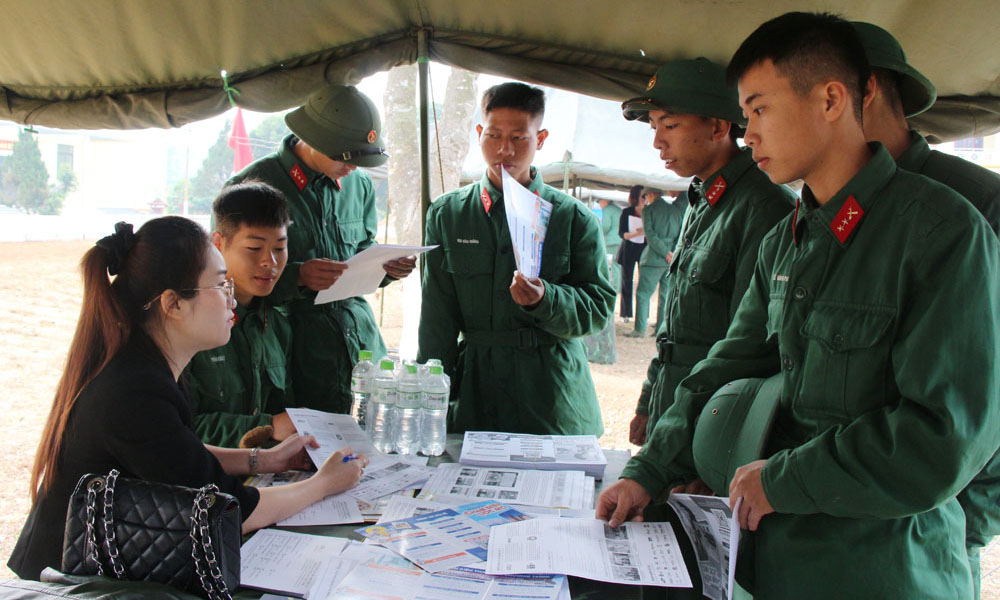  Bắc Giang: Hơn 1,5 nghìn chiến sĩ tham gia ngày hội giới thiệu việc làm 