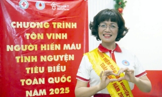 Cô giáo Hoàng Quỳnh Loan được tôn vinh người hiến máu tiêu biểu toàn quốc