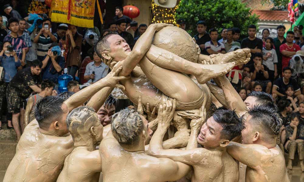  Unique mud ball wrestling festival in Van village 